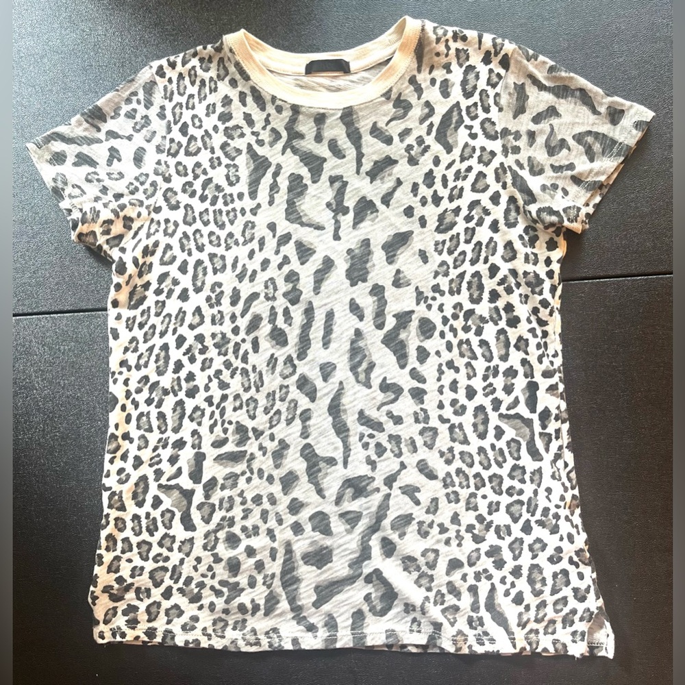ATM Women’s XS Short Sleeve Leopard Print Top 💯 Lightweight Cotton